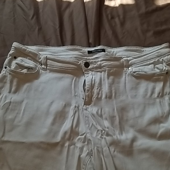 Capri Jeans - Picture 2 of 3